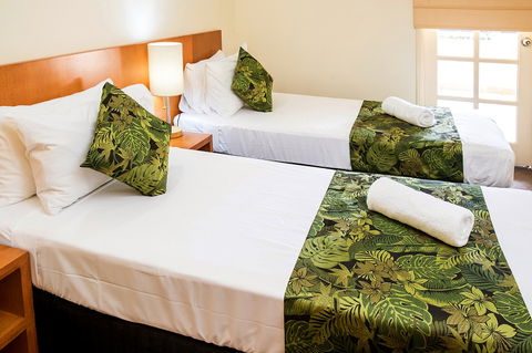 The Lakes Cairns Resort - Tourism Canberra 8