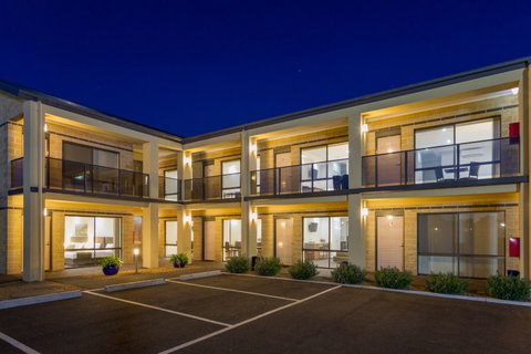 The Bay Motel - Safety Beach - Tourism Canberra 5