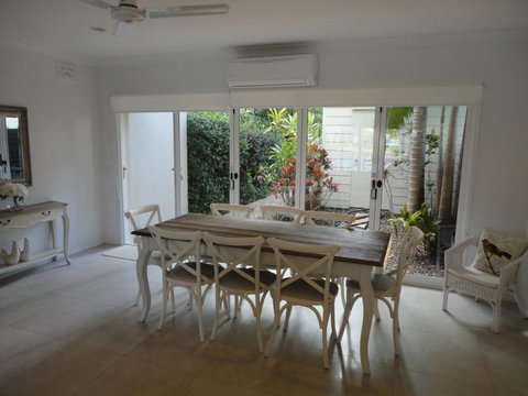 Noosa Entrance Waterfront Resort - Tourism Canberra 0