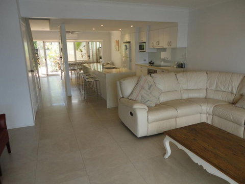 Noosa Entrance Waterfront Resort - Tourism Canberra 2