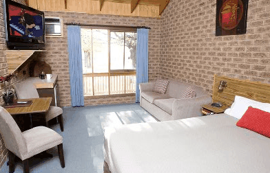 Beechworth Carriage Motor Inn - Tourism Canberra 2