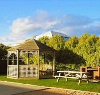 Pelican at Lakes Motel - Tourism Canberra
