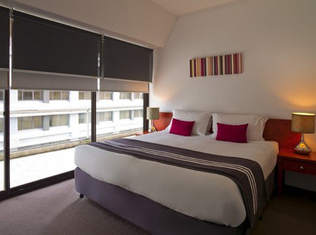 Y Hotel Hyde Park - Tourism Canberra 1