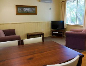 View Hill Holiday Units - Tourism Canberra 0