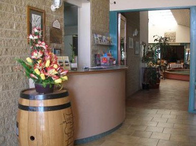 Travellers Rest And The Courtyard Restaurant - Tourism Canberra 3