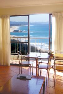 Beachfront Towers - Tourism Canberra 2