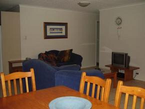 Beachfront Towers - Tourism Canberra 4