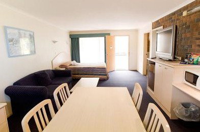 Comfort Inn Big Windmill - Tourism Canberra 1