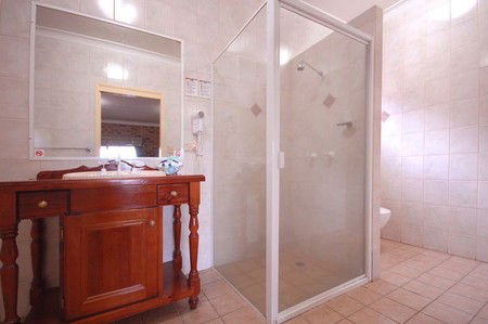 Country Gardens Motor Inn - Tourism Canberra 1