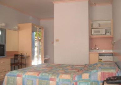 Golden Sands Motor Inn - Tourism Canberra 3