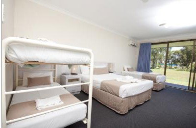 Island Palms Motor Inn - Tourism Canberra 2