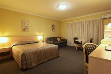 Maclin Lodge Motel - Tourism Canberra 4