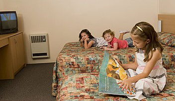 Oriana Motor Inn - Tourism Canberra 0