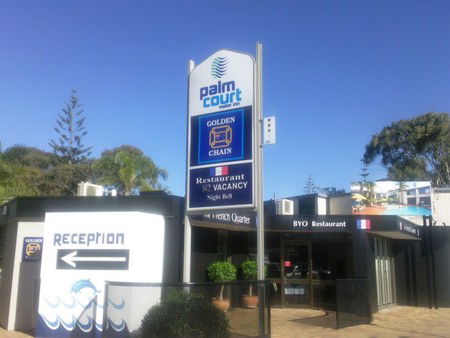Palm Court Motor Inn - Tourism Canberra 0