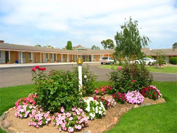 Bega Village Motor Inn - Tourism Canberra 0