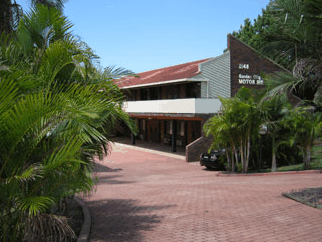 Garden City Motor Inn - Tourism Canberra 1