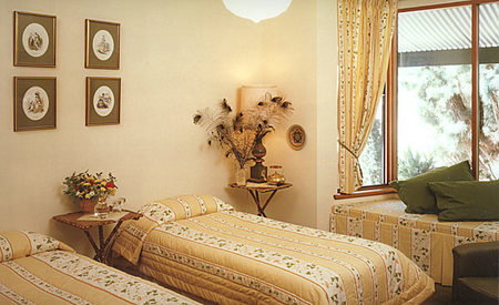 The Lodge Country House - Tourism Canberra 1