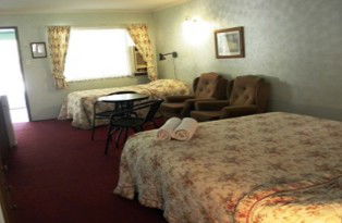 Beerwah Glasshouse Mountains Motel - Tourism Canberra 3