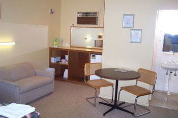 Belvedere Motel - Tourism Canberra 4