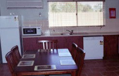 Emerald Explorers Inn - Tourism Canberra 1