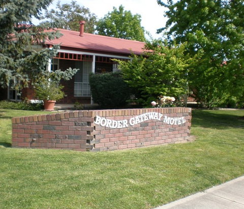 Golden Chain Border Gateway Motel - Tourism Canberra 1