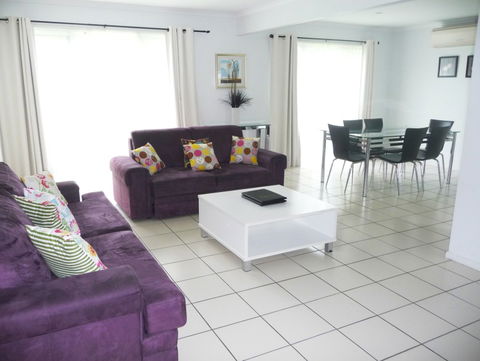 The Shores Holiday Apartments - Tourism Canberra 0
