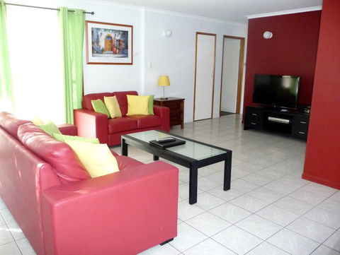 The Shores Holiday Apartments - Tourism Canberra 4