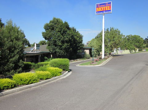 Farnham Court Motel - Tourism Canberra 0