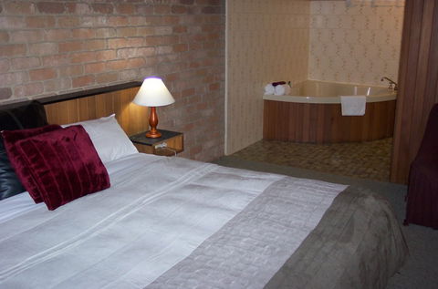 Farnham Court Motel - Tourism Canberra 1