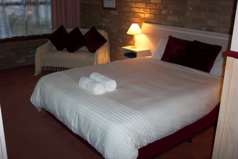 Farnham Court Motel - Tourism Canberra 3