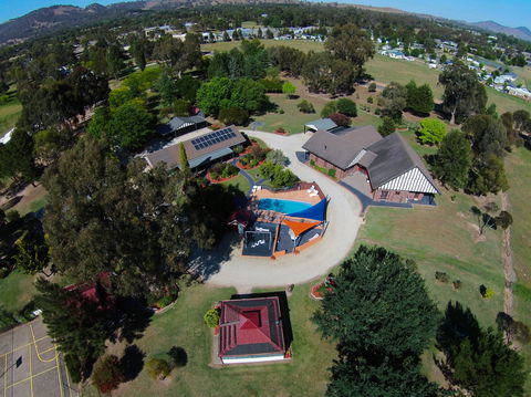 Greenvale Holiday Units - Tourism Canberra 0