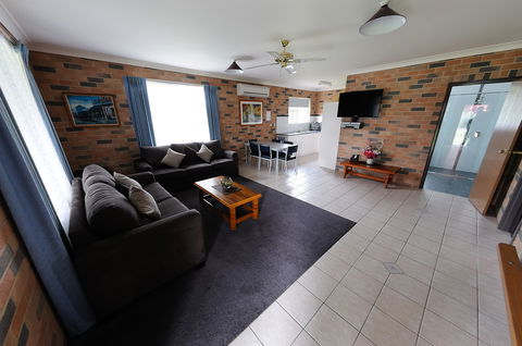 Greenvale Holiday Units - Tourism Canberra 2
