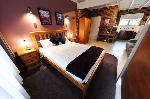 Greenvale Holiday Units - Tourism Canberra 4