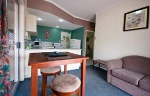 The Swagmans Rest Motel - Tourism Canberra 0