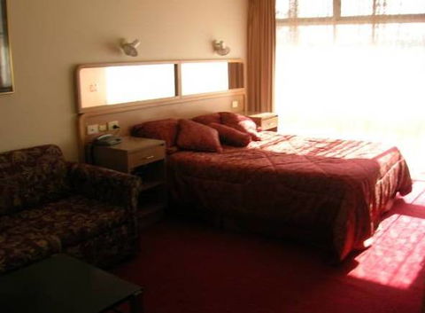 Peninsula Motor Inn And Tyabb Fly Inn - Tourism Canberra 1