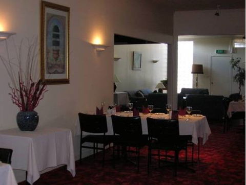 Peninsula Motor Inn And Tyabb Fly Inn - Tourism Canberra 2