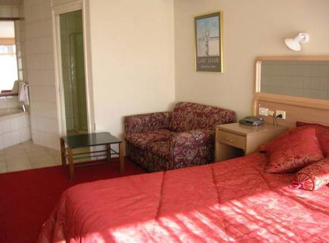 Peninsula Motor Inn And Tyabb Fly Inn - Tourism Canberra 3
