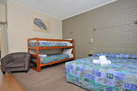 The Elm Motel - Tourism Canberra 3
