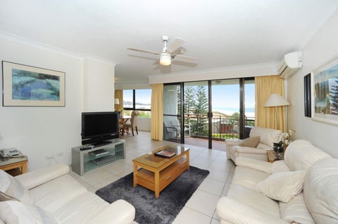 Princess Palm On The Beach - Tourism Canberra 0