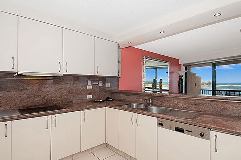 Windward Passage, Golden Beach - Tourism Canberra 3