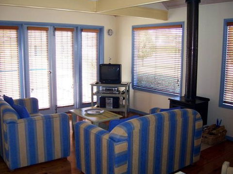 Rayville Boat Houses - Tourism Canberra 3