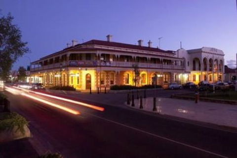 Jens Town Hall Hotel - Tourism Canberra 3