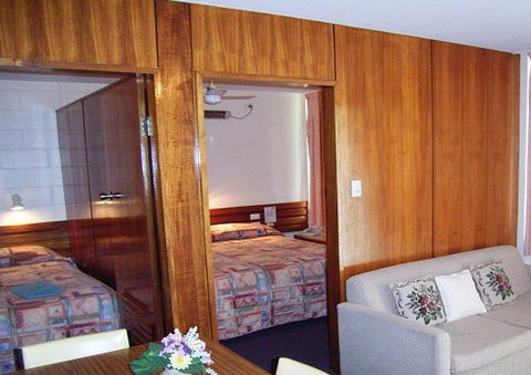 Motel Carnarvon - Tourism Canberra 1