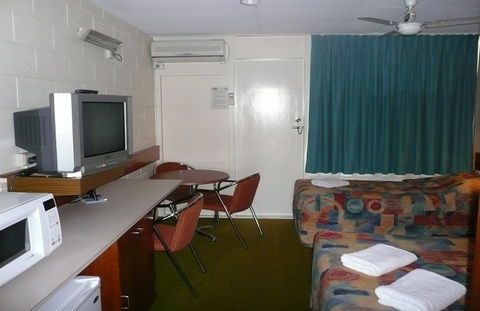 Motel Carnarvon - Tourism Canberra 2