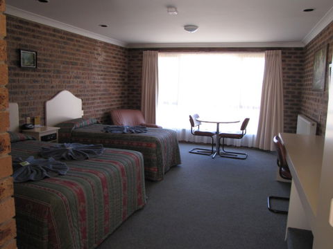 The Big Trout Motor Inn - Tourism Canberra 2