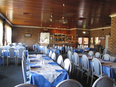 The Big Trout Motor Inn - Tourism Canberra 3