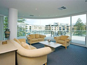 Glenelg Gateway Apartment .com - Tourism Canberra 0