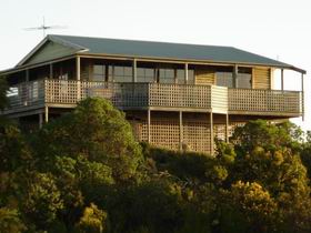 Lantauanan - The Lookout - Tourism Canberra 0