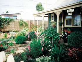 Schoolhouse Cottage - Tourism Canberra 0