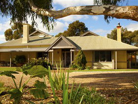 Whistler Farm - Tourism Canberra 0